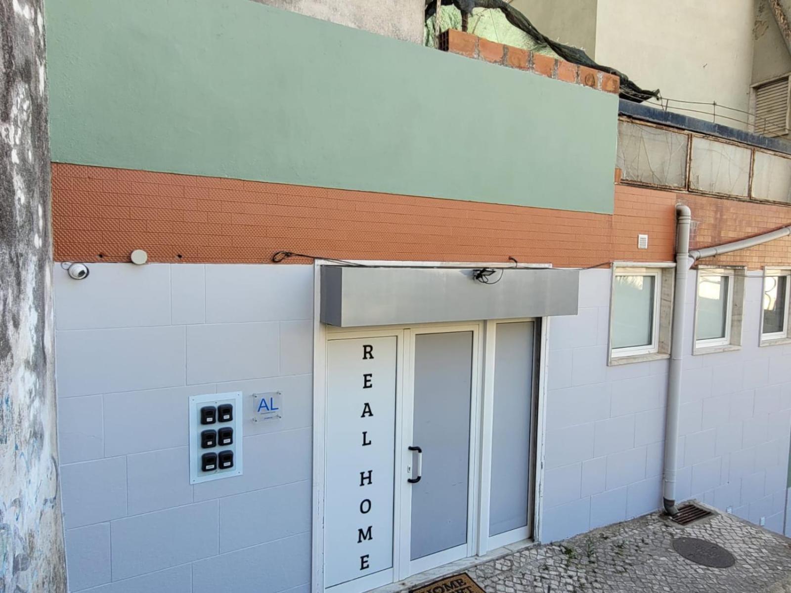 Real Home Sacavém Екстериор снимка